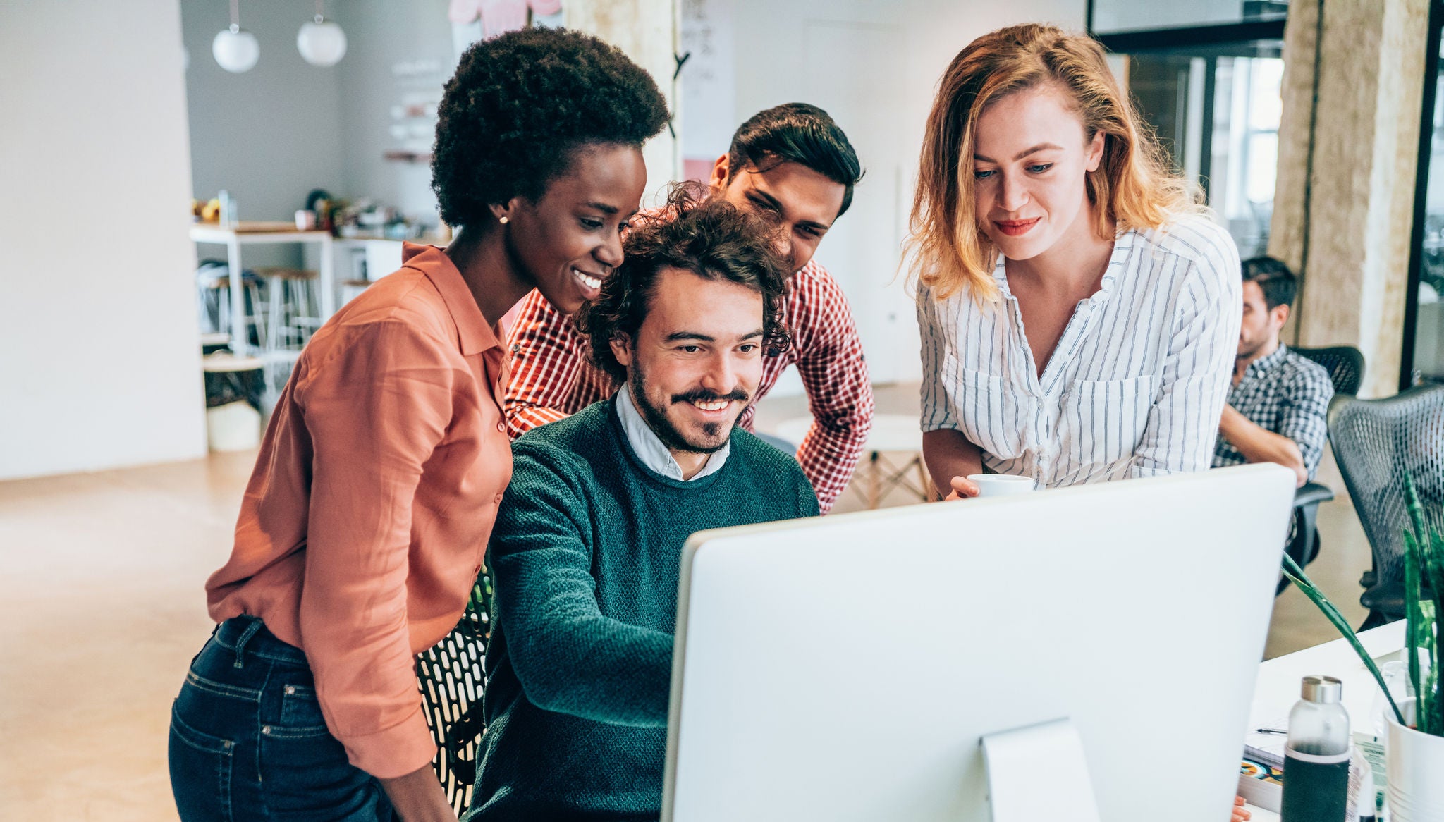 Colleagues around a compute